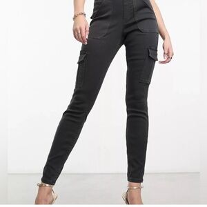 Spanx Stretch Twill Ankle Cargo Pants - Women’s size 3x, Grey